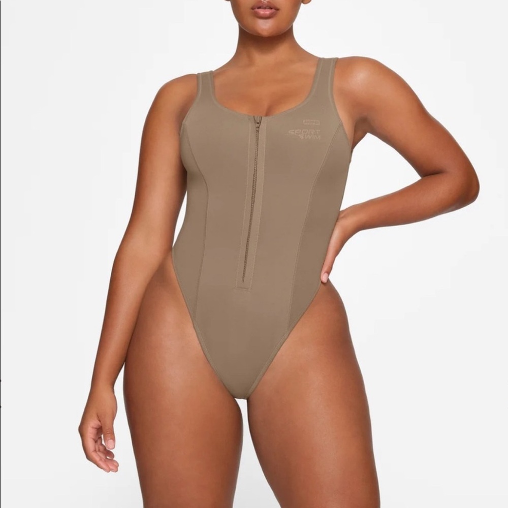 SKIMS Small SPORT SWIM SCOOP NECK ONE PIECE Desert NWT